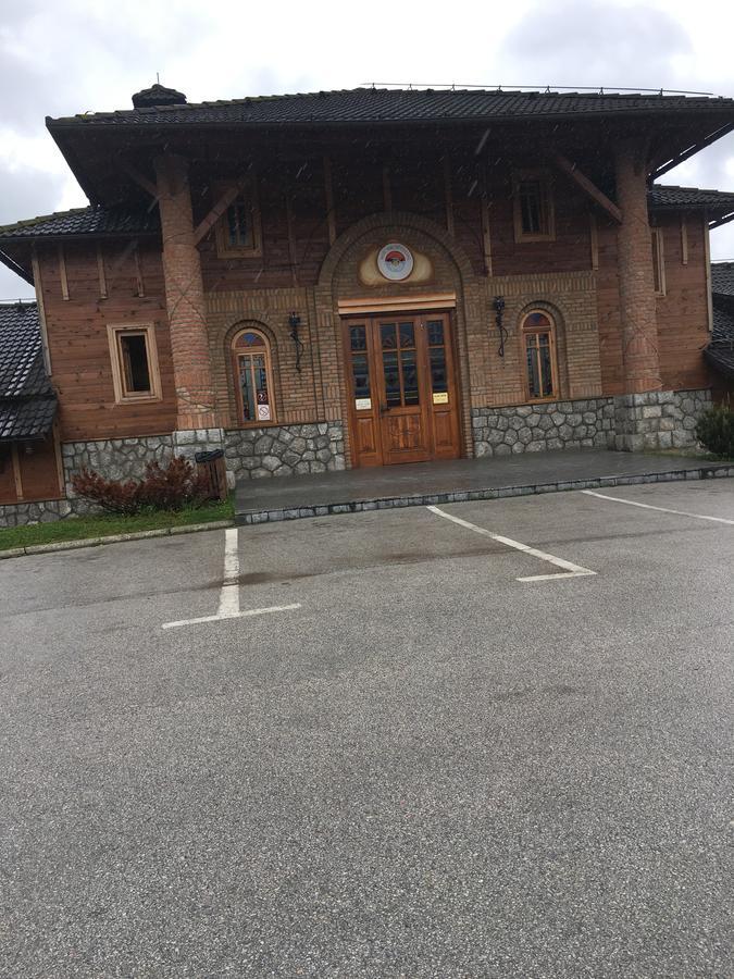 Nacionalna Kuca Bajo Mackat Exterior foto
